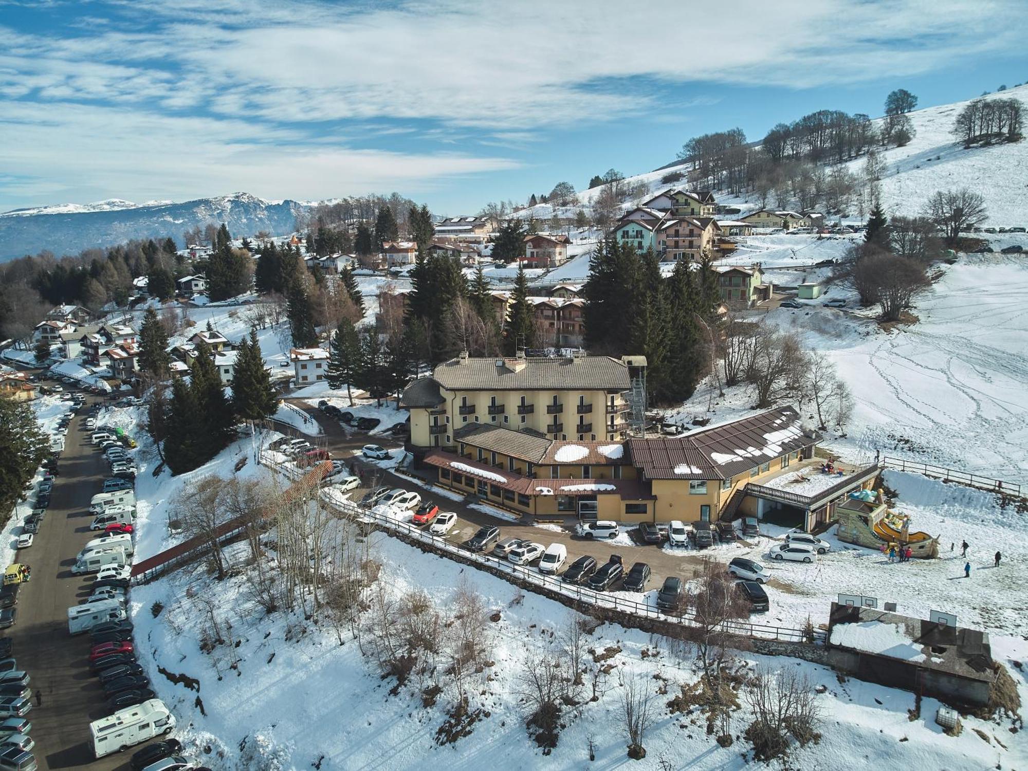 Hotel Dolomiti - Azzurro Club Polsa Екстериор снимка